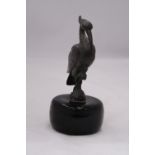 AN ORIENTAL BRONZE HERON ON A MARBLE BASE -APPROXIMATLEY 13CM