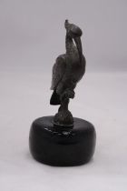 AN ORIENTAL BRONZE HERON ON A MARBLE BASE -APPROXIMATLEY 13CM