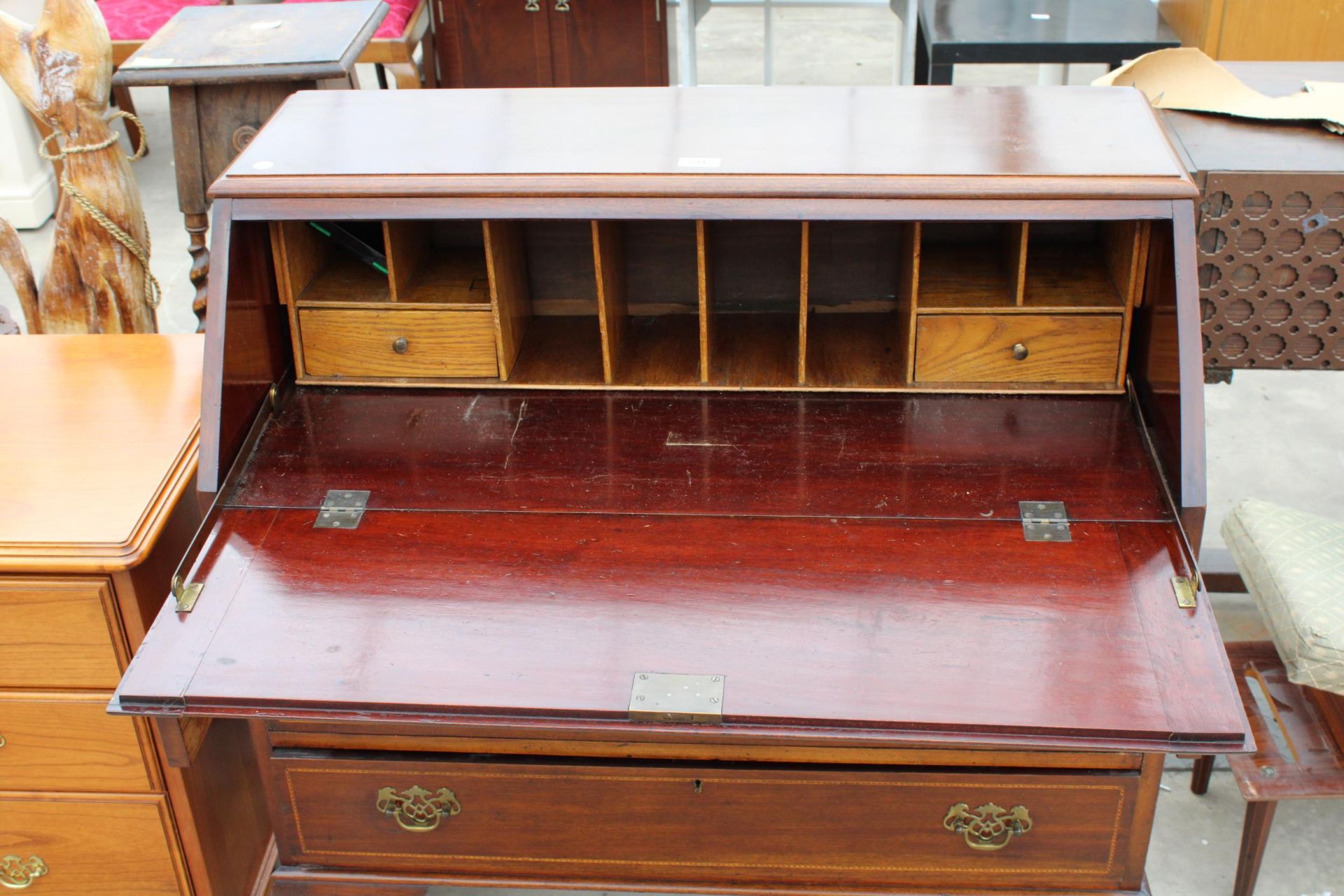 AN EDWARDIAN MAHOGANY AND INLAID BUREAU ON CABRIOLE LEGS, 36 INCHES WIDE - Image 3 of 5