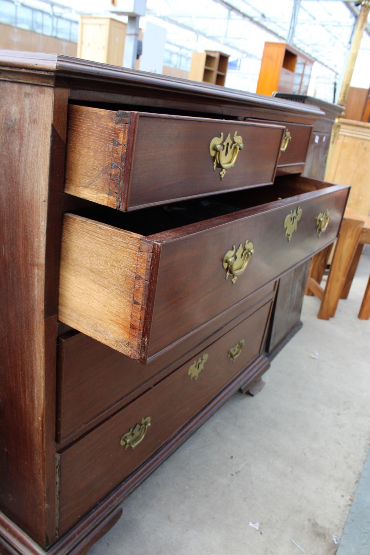 A GEORGE III MAHOGANY CHEST OF 2 SHORT AND 3 LONG GRADUATED DRAWERS ON OGEE FEET, 37" WIDE - Image 3 of 4
