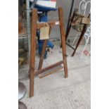 A SMALL WOODEN ARTISTS EASEL/DISPLAY FRAME