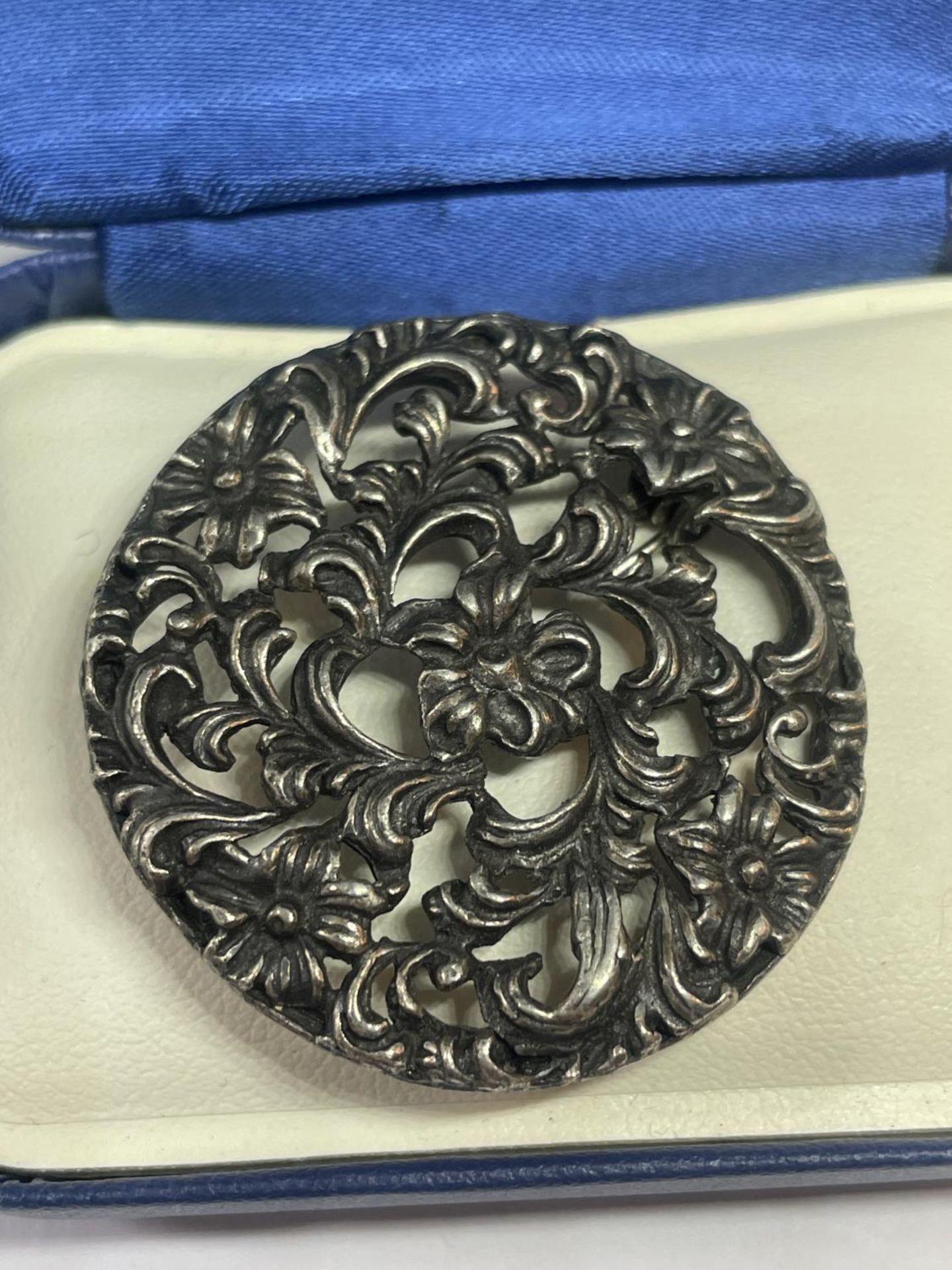 A SILVER SCOTTISH CELTIC BROOCH - Image 2 of 3