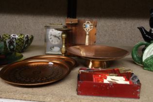 A MIXED LOT TO INCLUDE COPPER TRAYS, A CARRIAGE CLOCK, CANDLESTICK, ETC