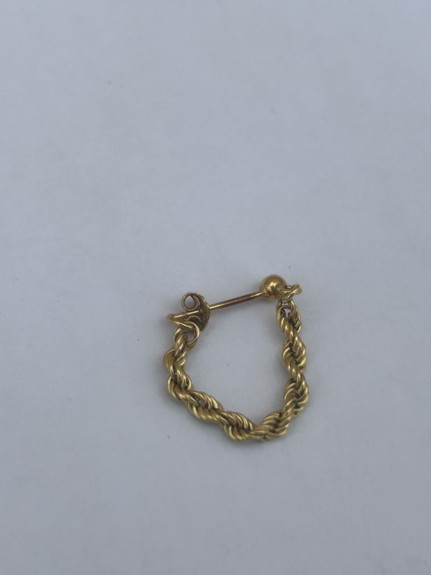 A PAIR OF 9CT GOLD ROPE TWIST EARRINGS, WEIGHT 1.1 G - Image 3 of 3