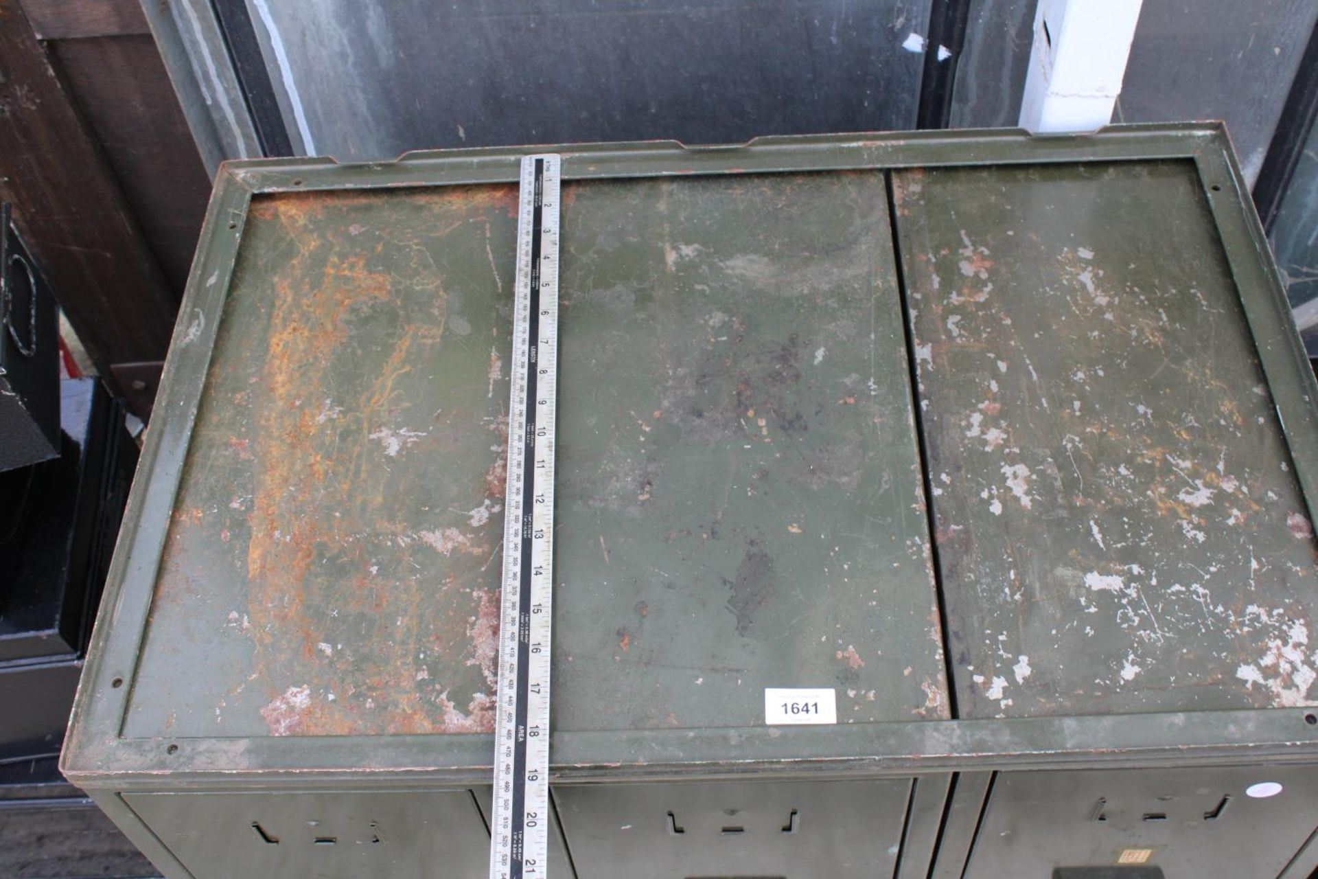 A GREEN METAL SECTIONAL FILING CHEST WITH SIX SECTIONS AND FRAME - Image 5 of 5