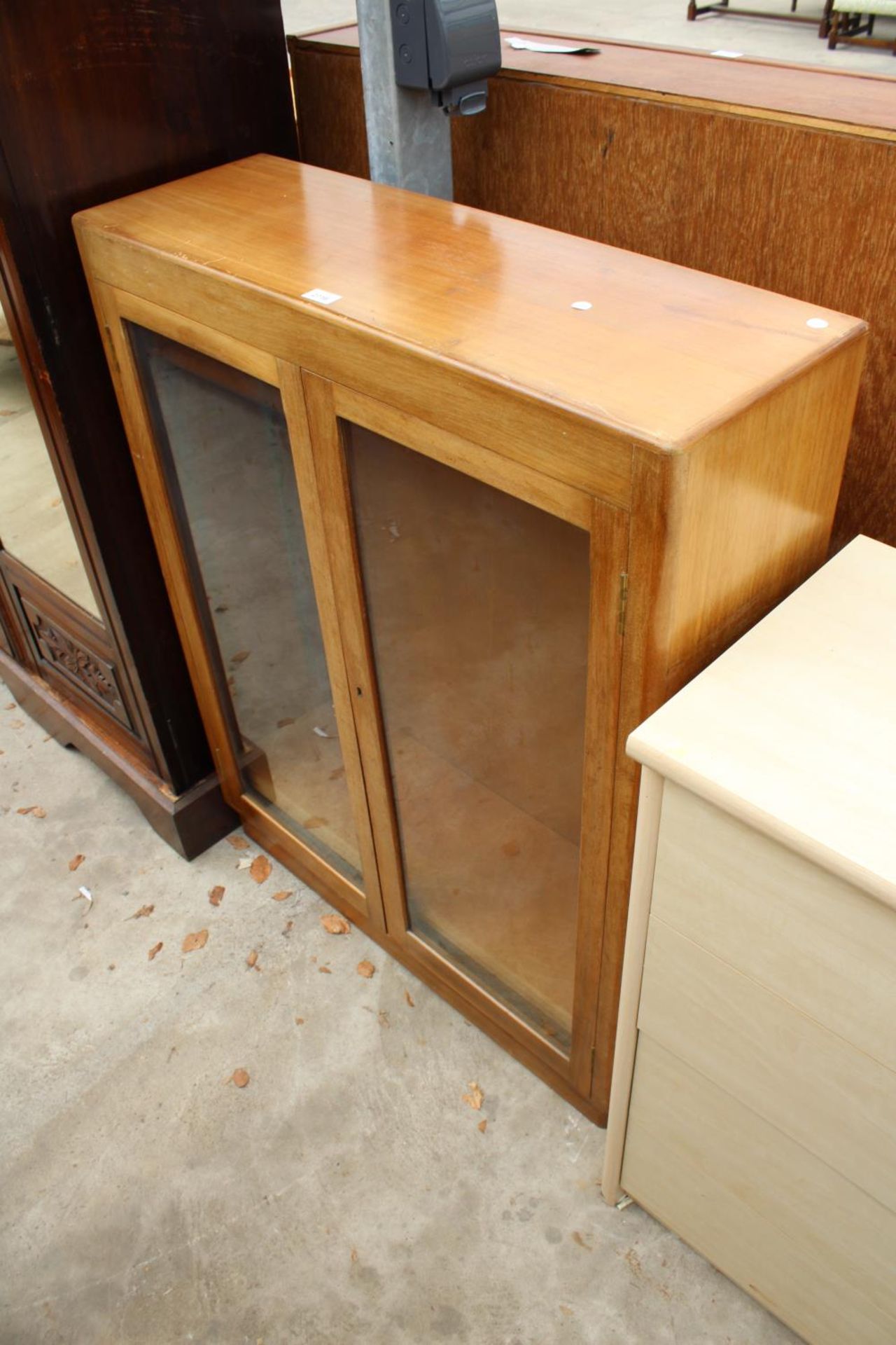 A MID 20TH CENTURY 2 DOOR GLAZED BOOKCASE, 36" WIDE - Image 2 of 2