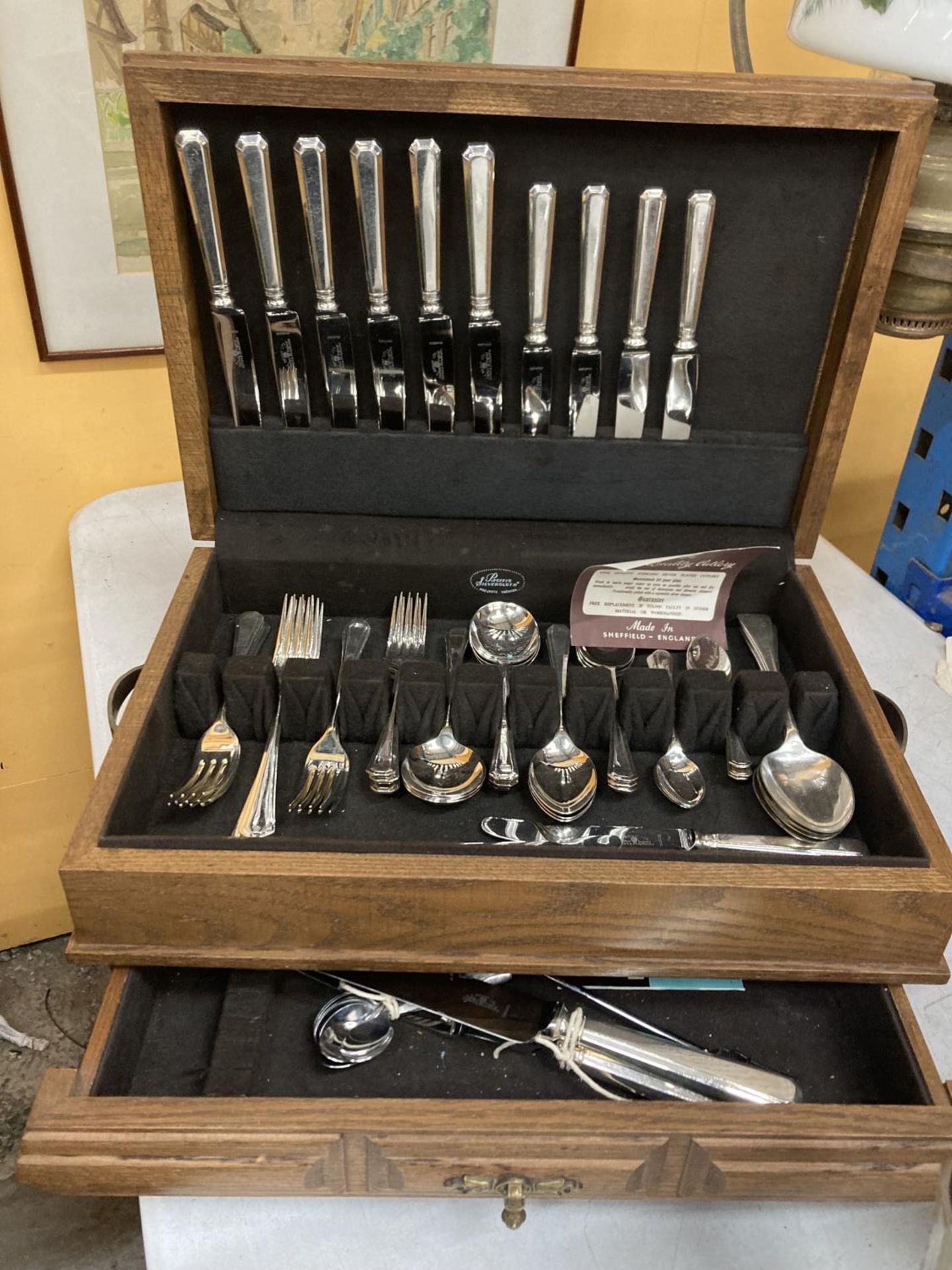 A CASED PART CANTEEN OF CUTLERY WITH LIFT UP LID AND LOWER DRAWER CONTAINING A QUANTITY OF SHEFFIELD - Image 3 of 4