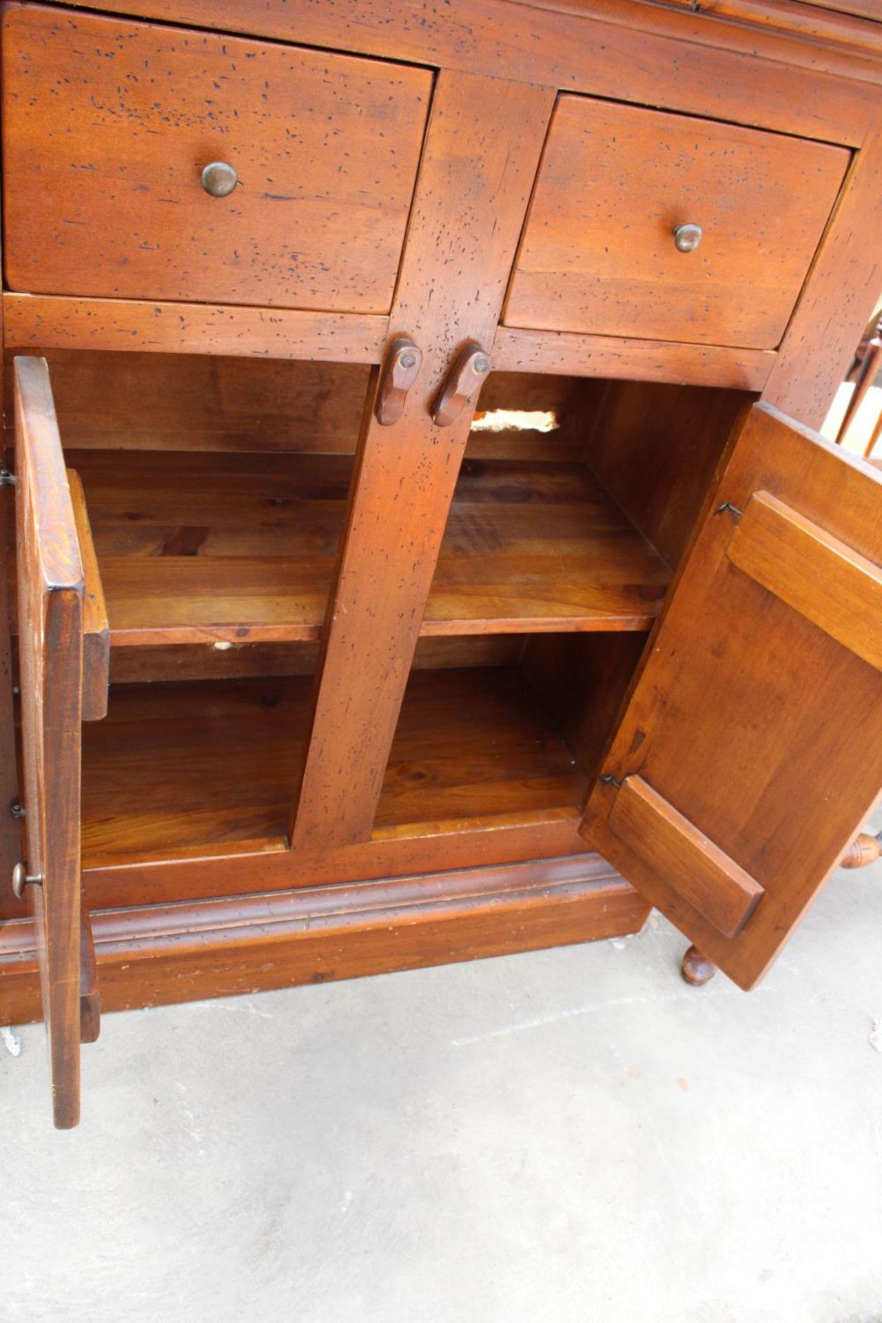 A HARDWOOD CHEST, ENCLOSING 2 DRAWERS AND 2 CUPBOARDS, 38" WIDE - Image 4 of 4