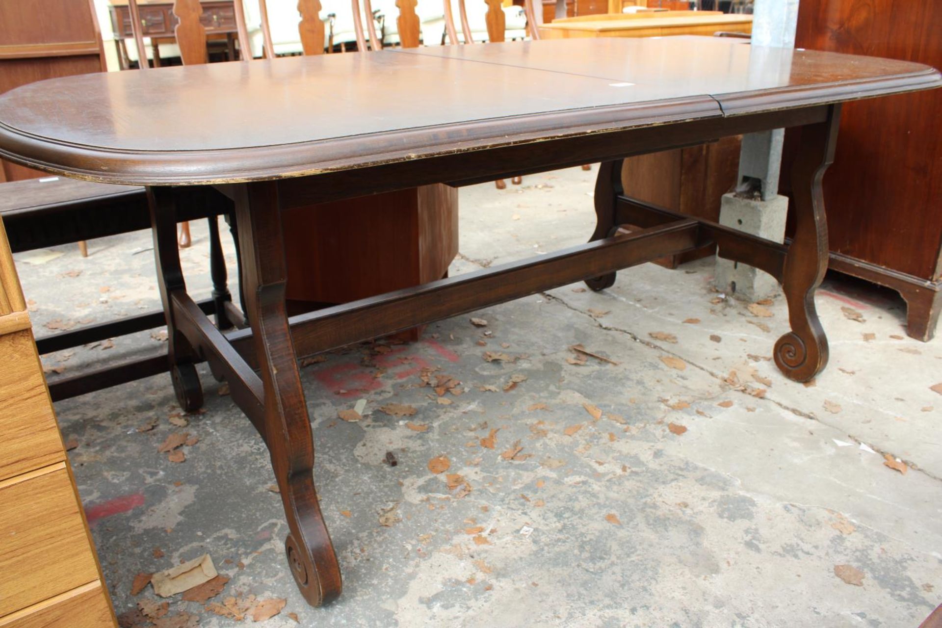 A MODERN OAK D. END EXTENDING DINING TABLE ON SHAPED LEGS 70" X 41" (LEAF 24") - Image 2 of 2