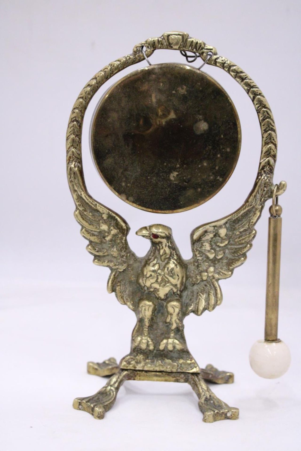 AN ANTIQUE BRASS EAGLE DINNER GONG WITH ORIGINAL STRICKER - Image 2 of 5