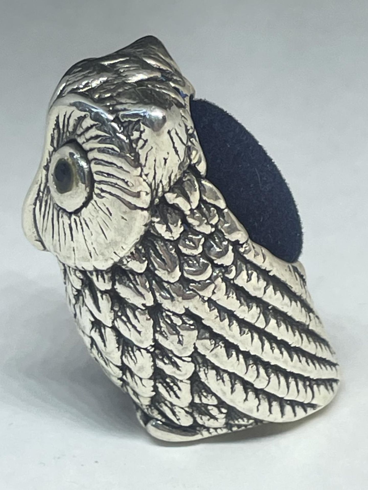 A SILVER OWL PIN CUSHION - Image 2 of 3