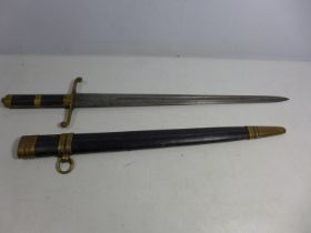 A VINTAGE HUNTING SWORD AND SCABBARD, 42CM BLADE, LENGTH 58CM