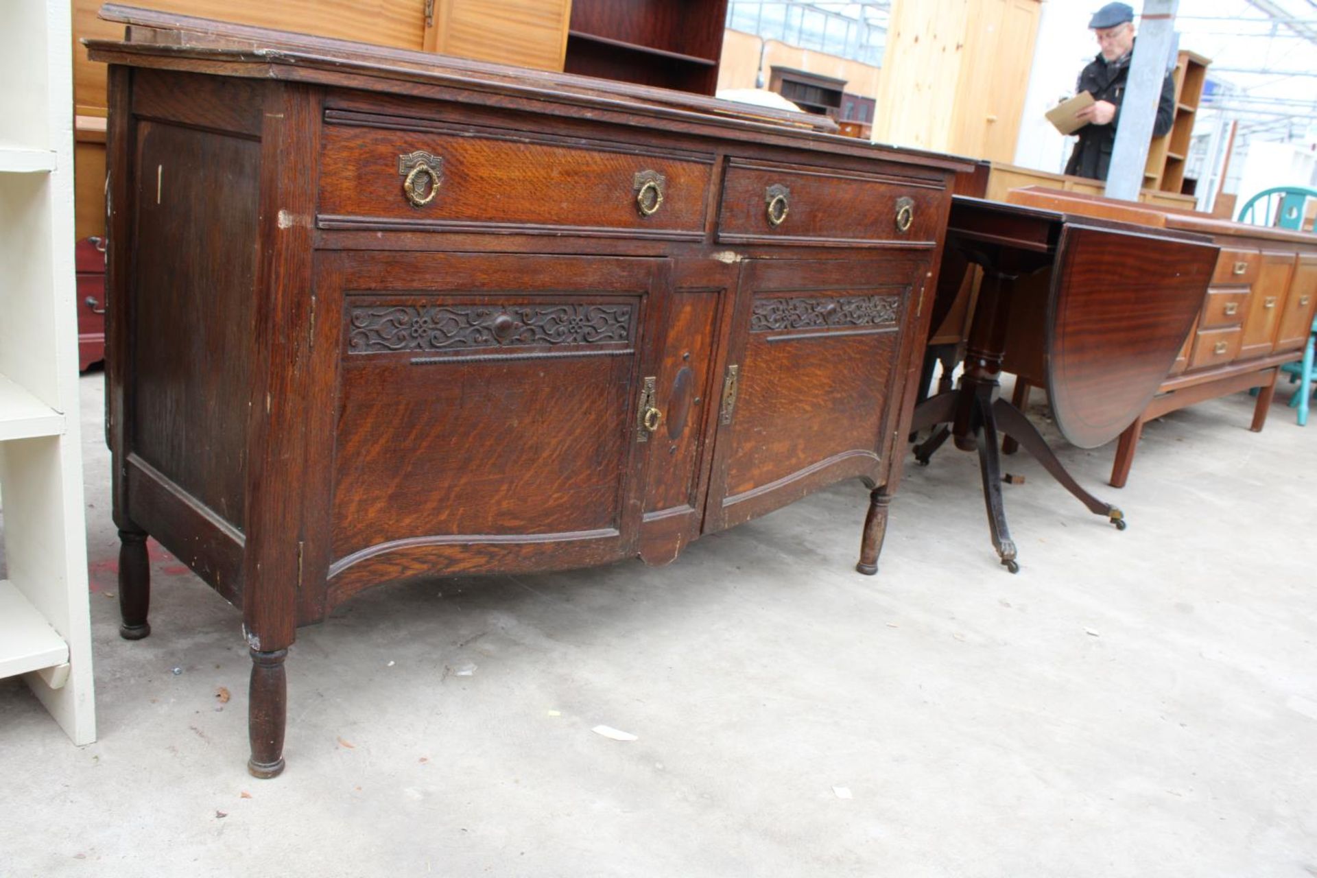 A MID 20TH CENTURY OAK SIDEBOARD, 54" WIDE - Image 2 of 3