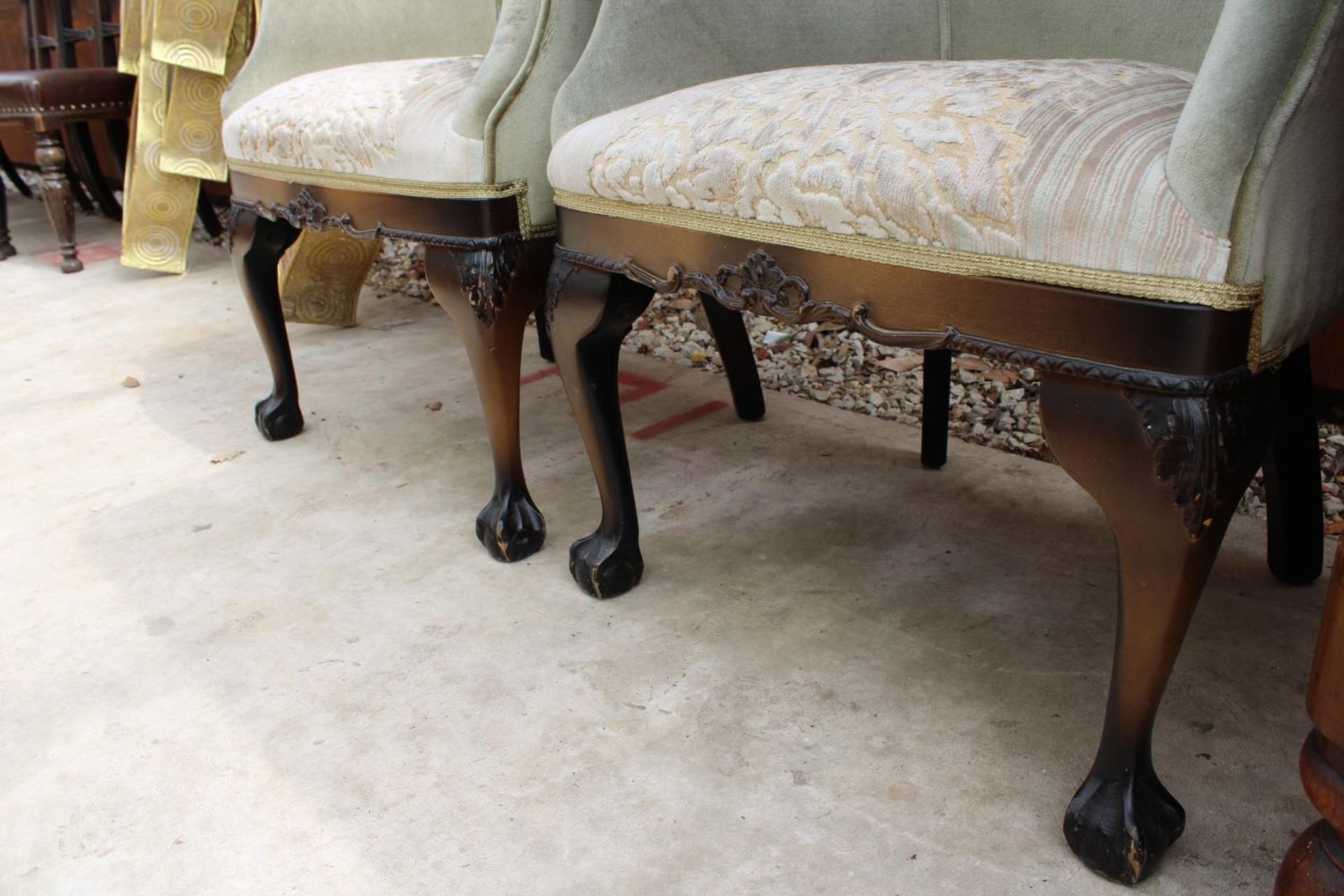 A PAIR OF MODERN UPHOSTERED TUB CHAIRS ON FRONT CABRIOLE LEGS WITH BALL AND CLAW FEET - Image 4 of 5