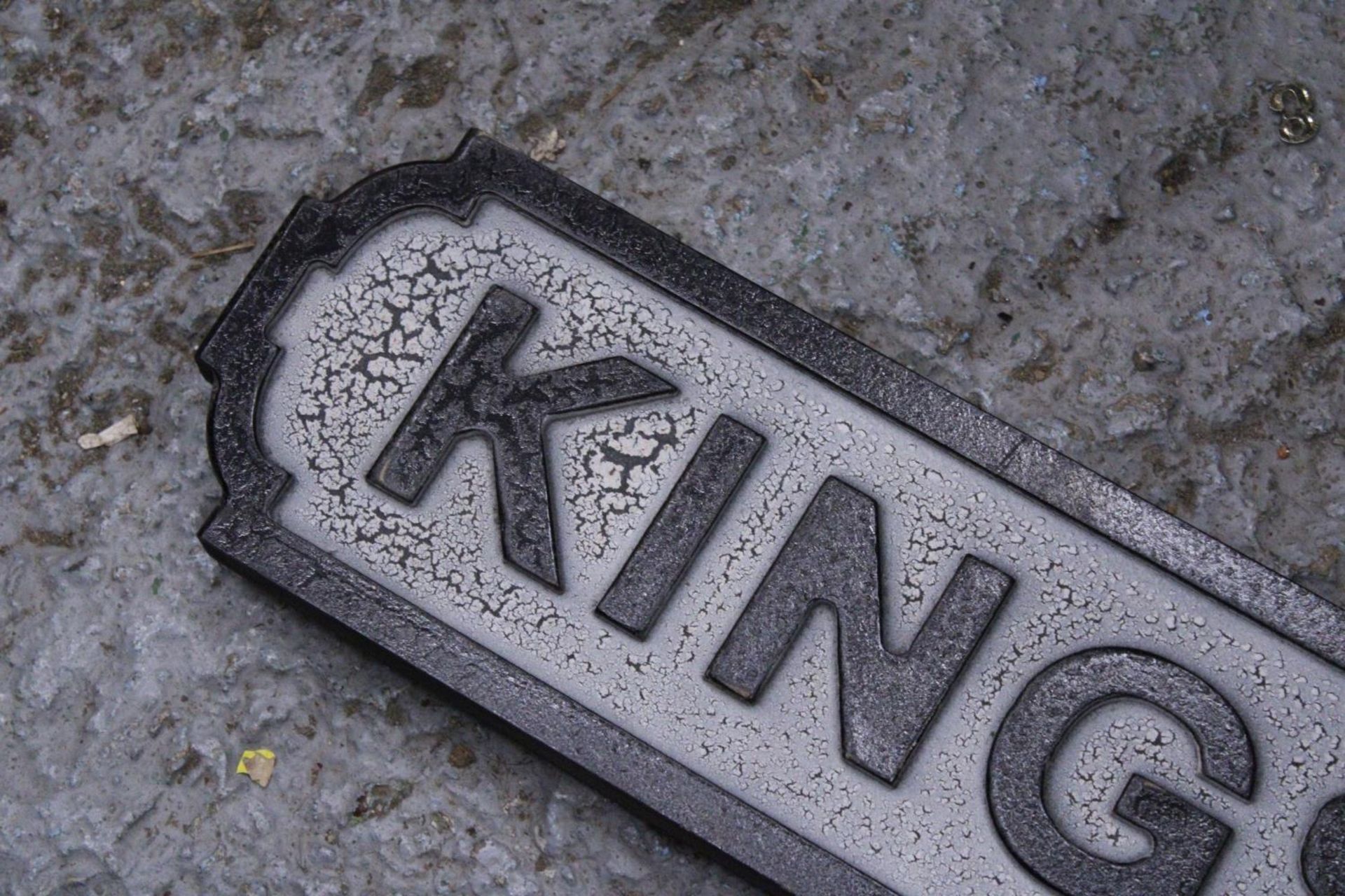 A 'KINGS ROAD' SIGN, 78CM X 14CM - Bild 2 aus 4