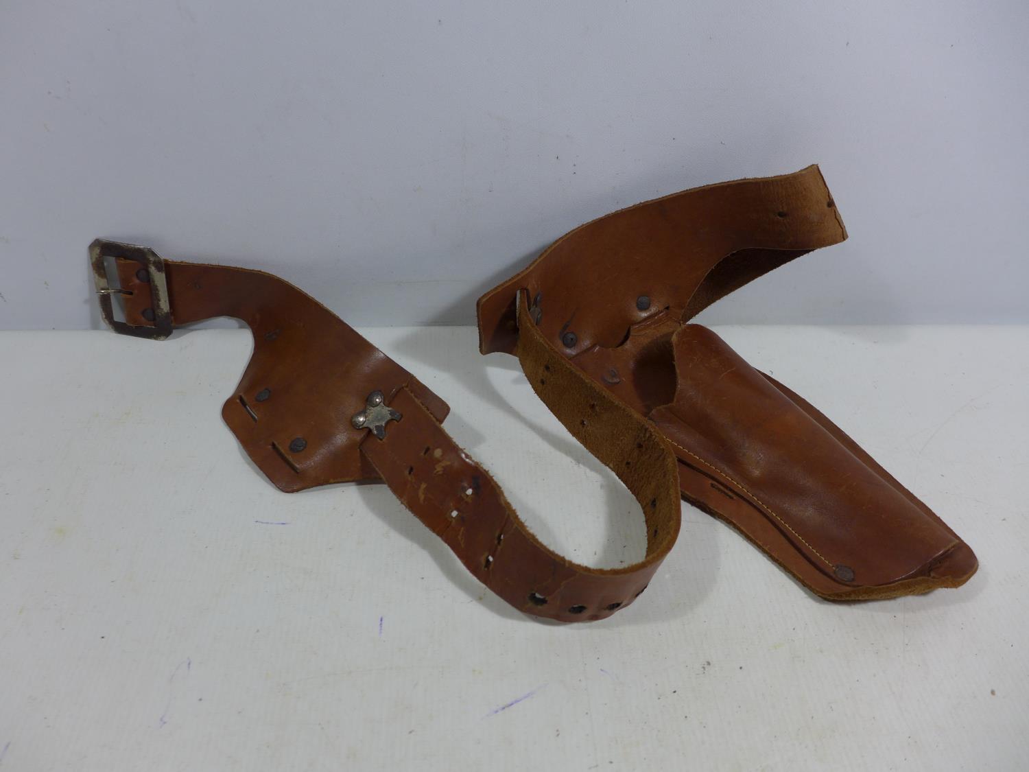 A LEATHER GUN HOLSTER AND BELT
