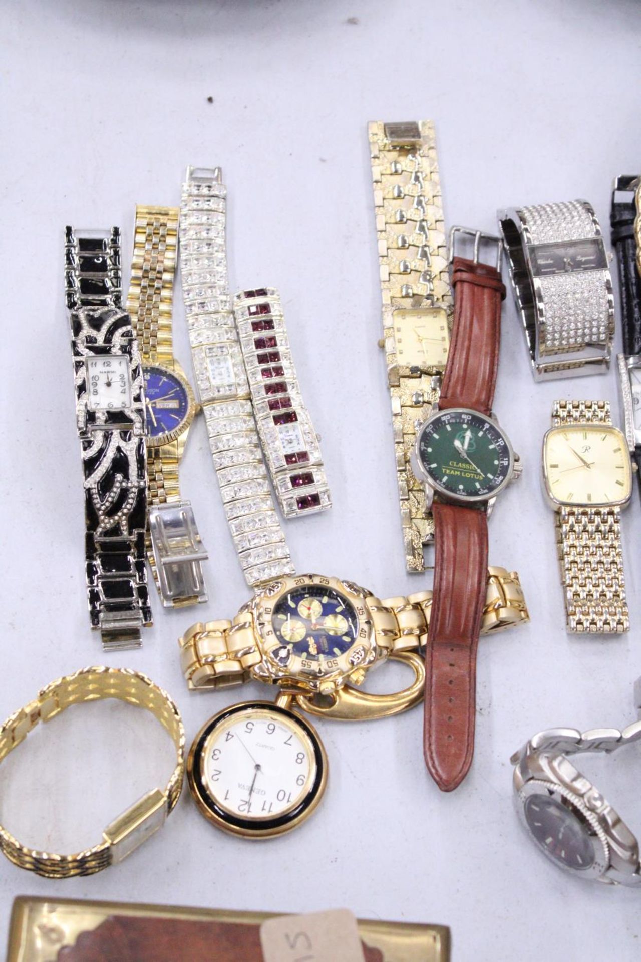 A QUANTITY OF THIRTEEN WRISTWATCHES