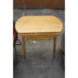 AN OAK DROP LEAF TABLE, DIAMETER 92CM