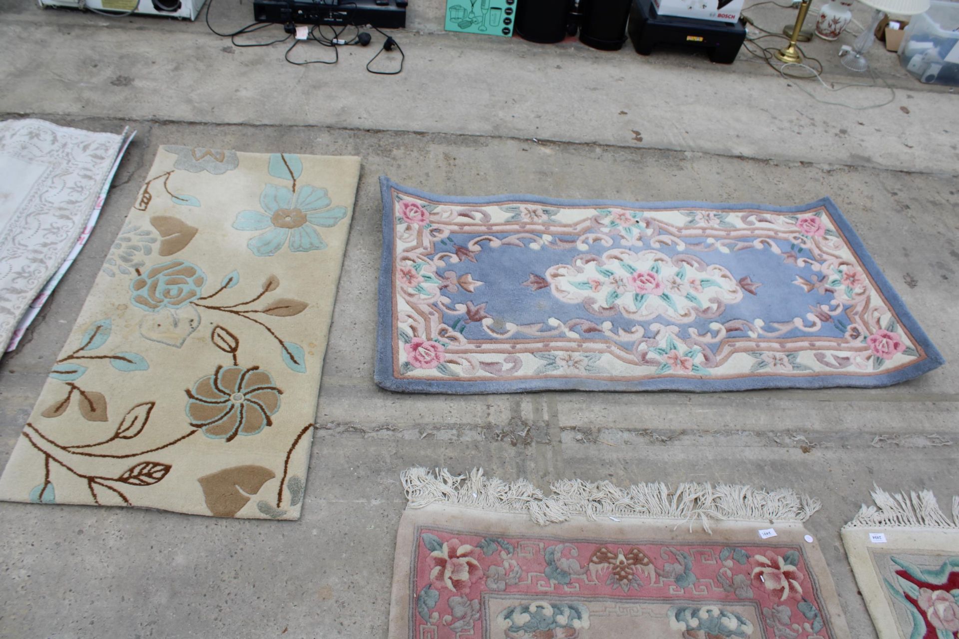 THREE VARIOUS SIZED PINK PATTERNED RUGS - Image 3 of 4