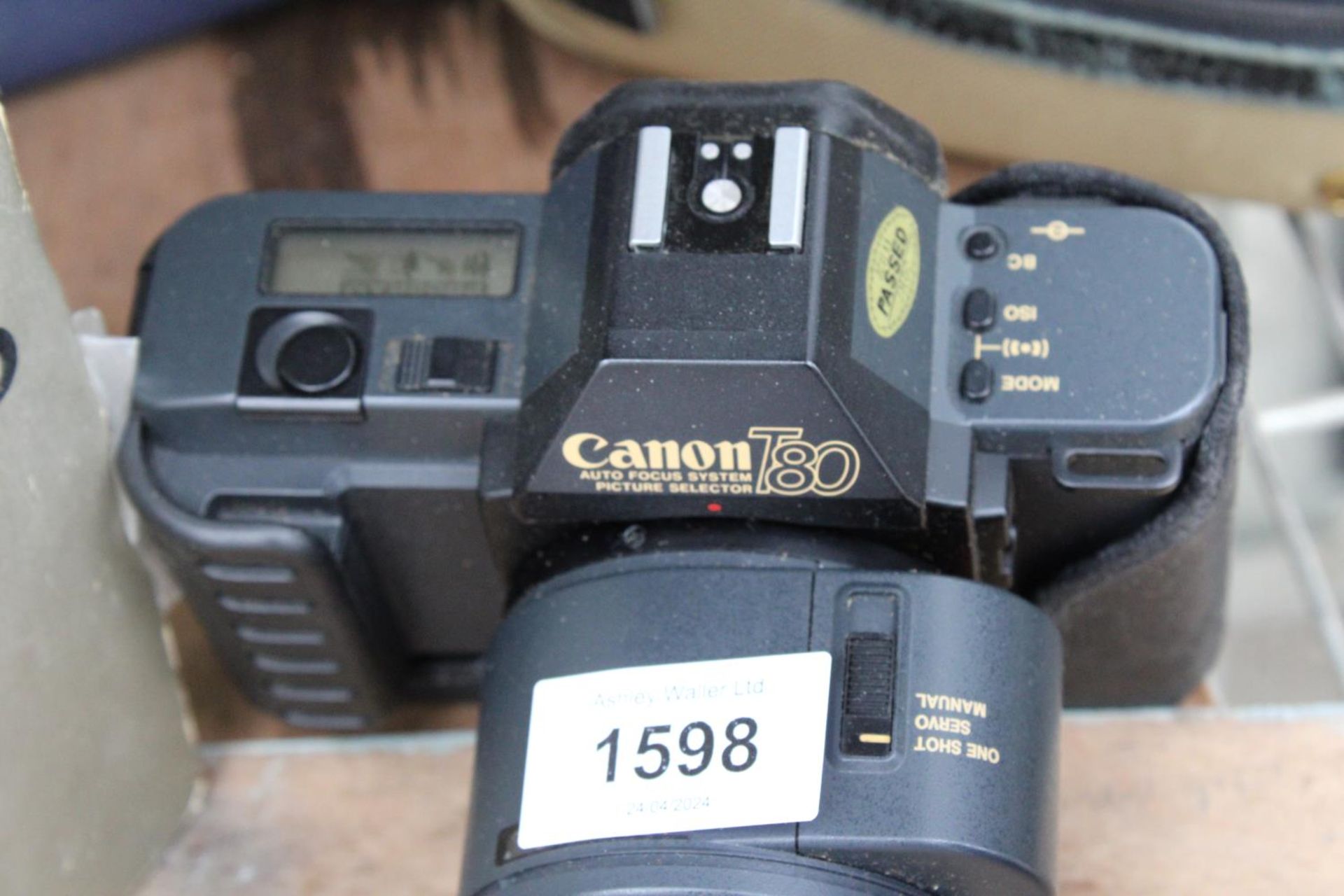 AN ASSORTMENT OF CAMERA ITEMS TO INCLUDE A CANON DUPLICATOR 35, A CANON T80 CAMERA AND A CANON - Image 5 of 6