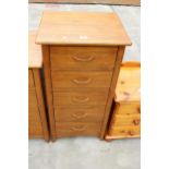 A MODERN OAK CHEST OF FIVE DRAWERS, 20" WIDE