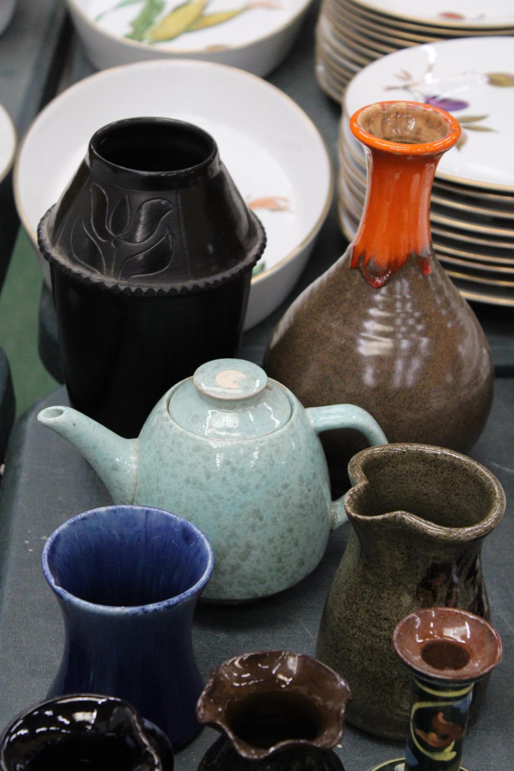 A QUANTITY OF STUDIO POTTERY TO INCLUDE A TEAPOT, CANDLE HOLDER, BOWLS ETC - SOME WITH MARKS TO - Image 2 of 6
