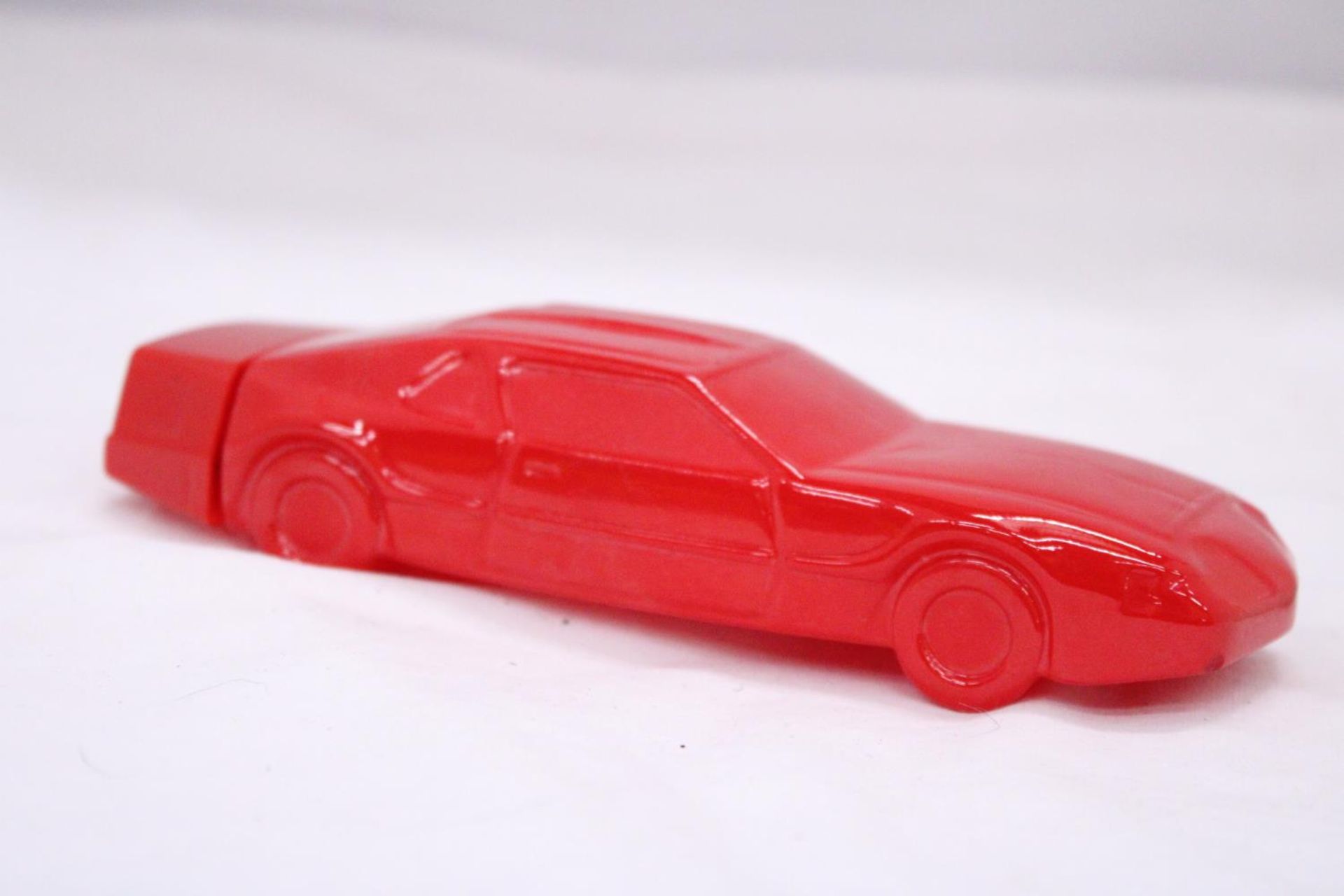 TWO AVON ITEMS TO INCLUDE A BLOODHOUD PIPE AND SPORTS CAR (BOTH FULL) - Image 5 of 7