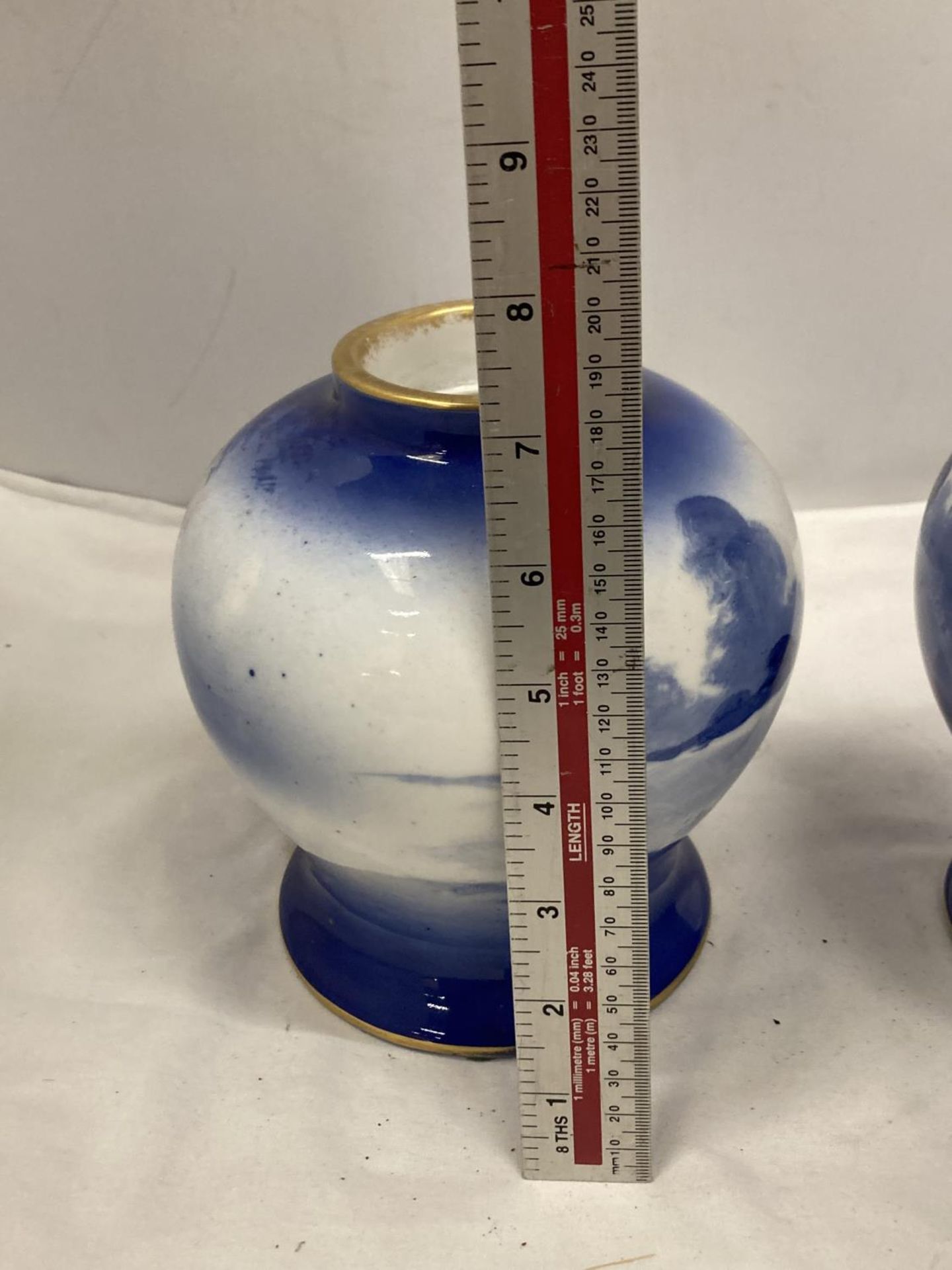 A PAIR OF ROYAL DOULTON BLUE CHILDREN SERIES VASES HEIGHT 17.5 CM - Image 3 of 6