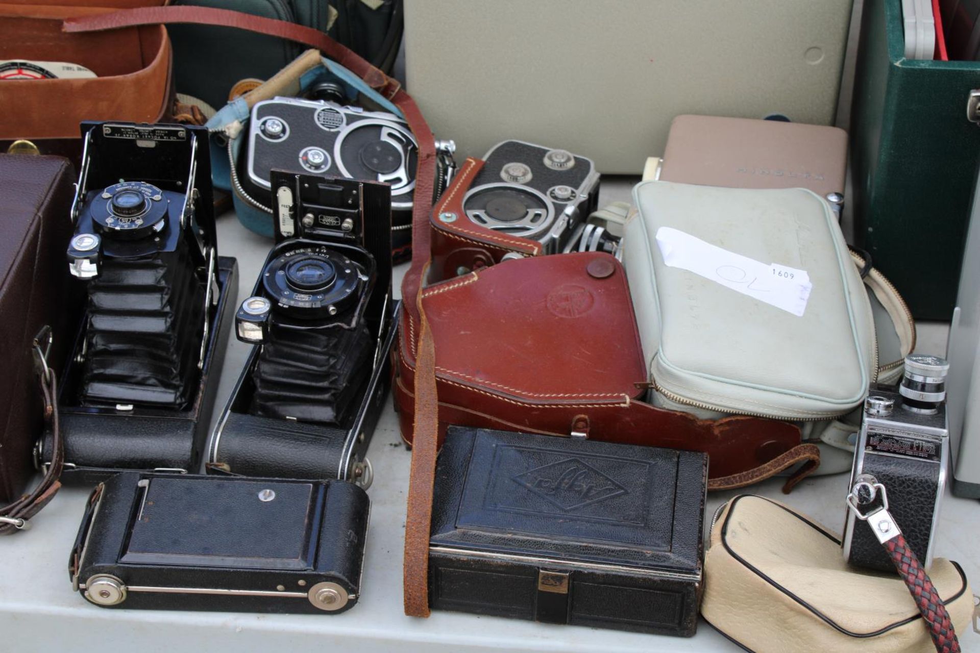 AN ASSORTMENT OF PHOTOGRAPHY EQUIPMENT TO INCLUDE MINOLTA CAMERA, PROJECTORS AND A ZEISS COCARETTE - Image 2 of 6