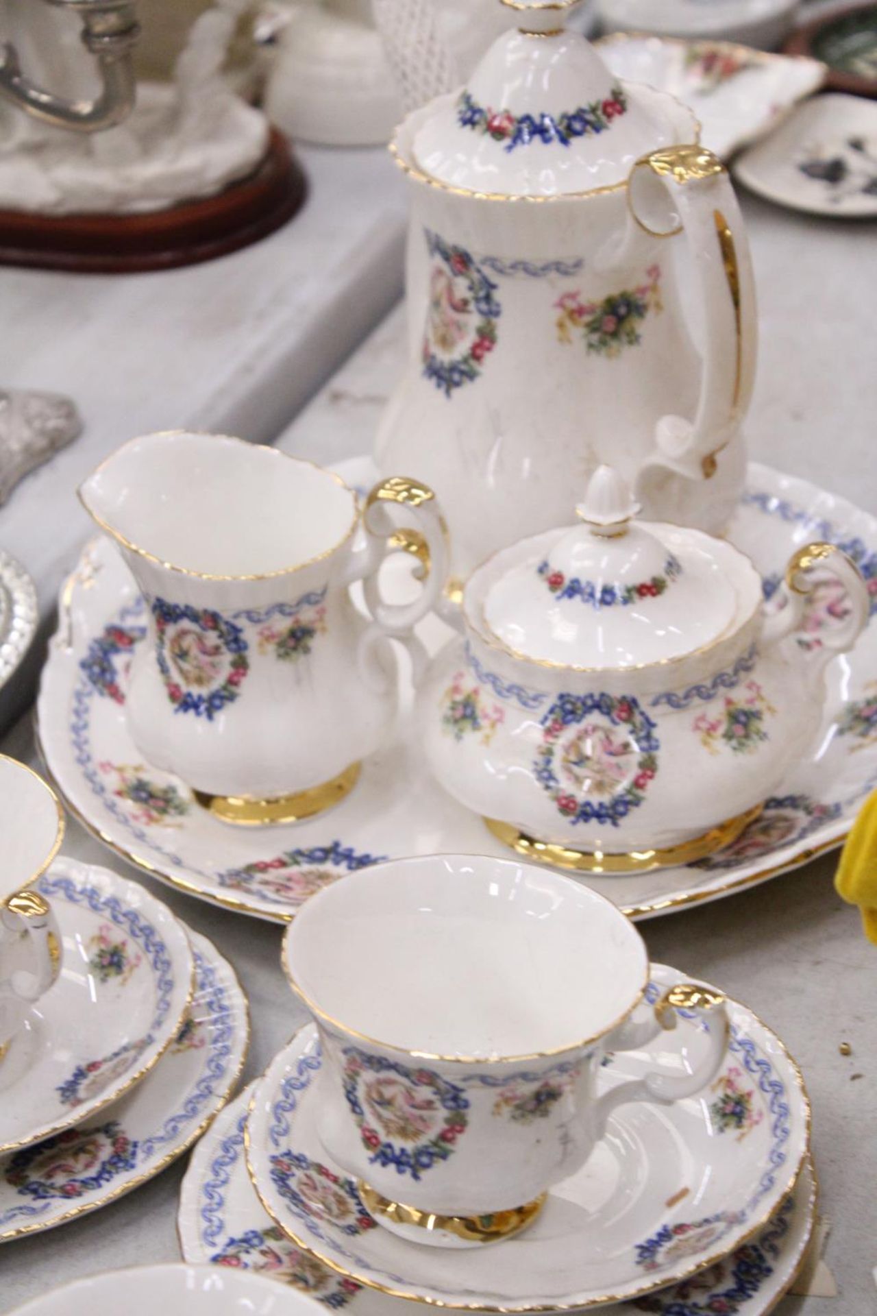 A 'DUCHESS ANNA TEA SERVICE, THE DUKE OF BEDFORD, WOBURN ABBEY', PRIVATE COLLECTION, COFFEE SET TO - Bild 5 aus 5