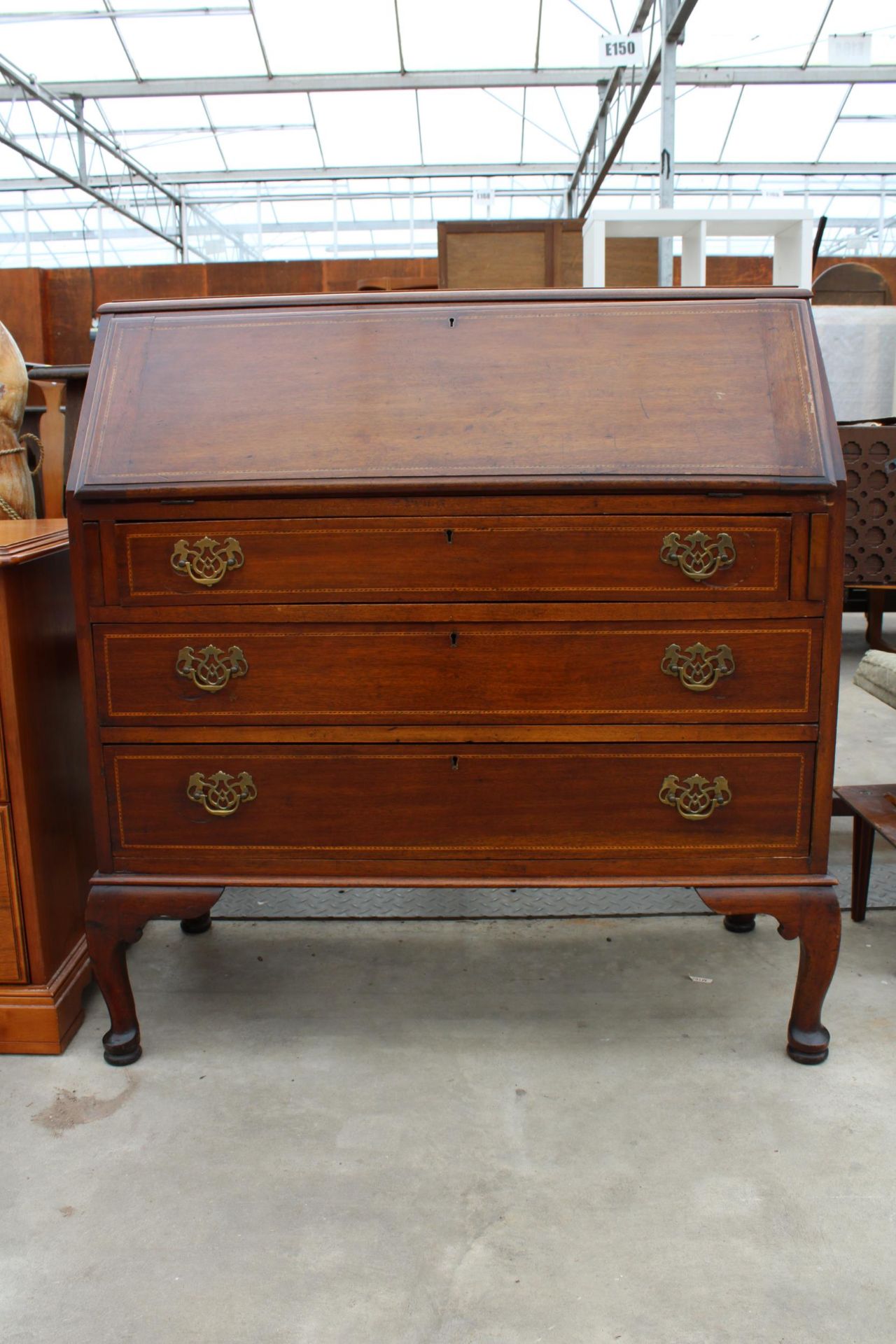 AN EDWARDIAN MAHOGANY AND INLAID BUREAU ON CABRIOLE LEGS, 36 INCHES WIDE - Image 5 of 5