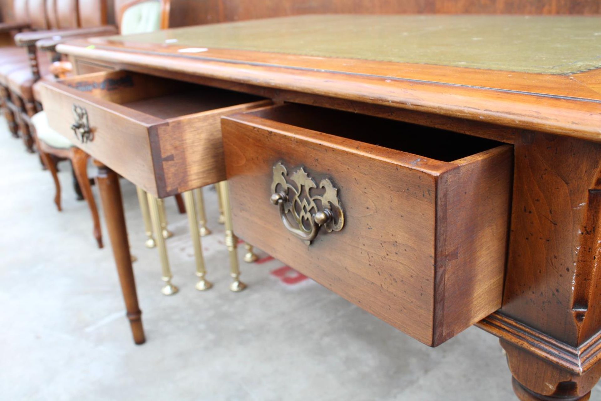 A 19TH CENTURY STYLE SIMPON'S OF NORFOLK 3 DRAWER DESK WITH INSET LEATHER TOP ON TURNED LEGS, 46" - Image 2 of 5