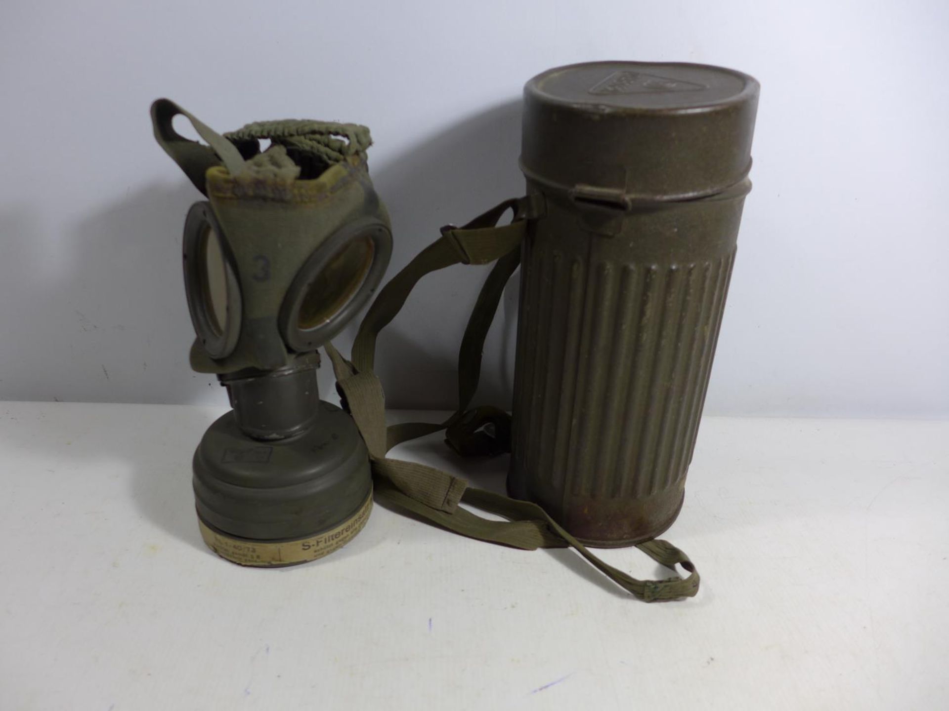 A MID 20TH CENTURY GERMAN GAS MASK AND METAL CONTAINER