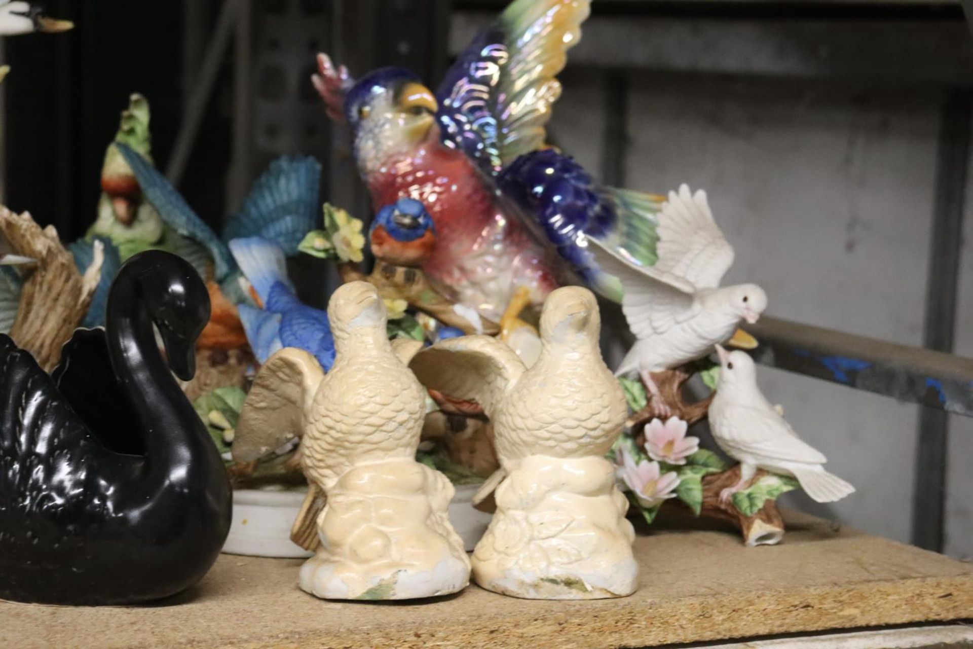 A COLLECTION OF BIRD FIGURINES TO INCLUDE SWANS, A PARROT, WOODPECKER, ETC - Image 3 of 6
