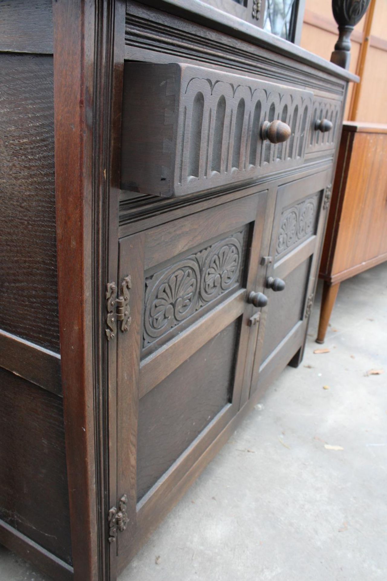 AN OAK JACOBEAN STYLE COURT CUPBOARD WITH GLAZED AND LEADED UPPER PORTION, 54" WIDE - Image 4 of 6