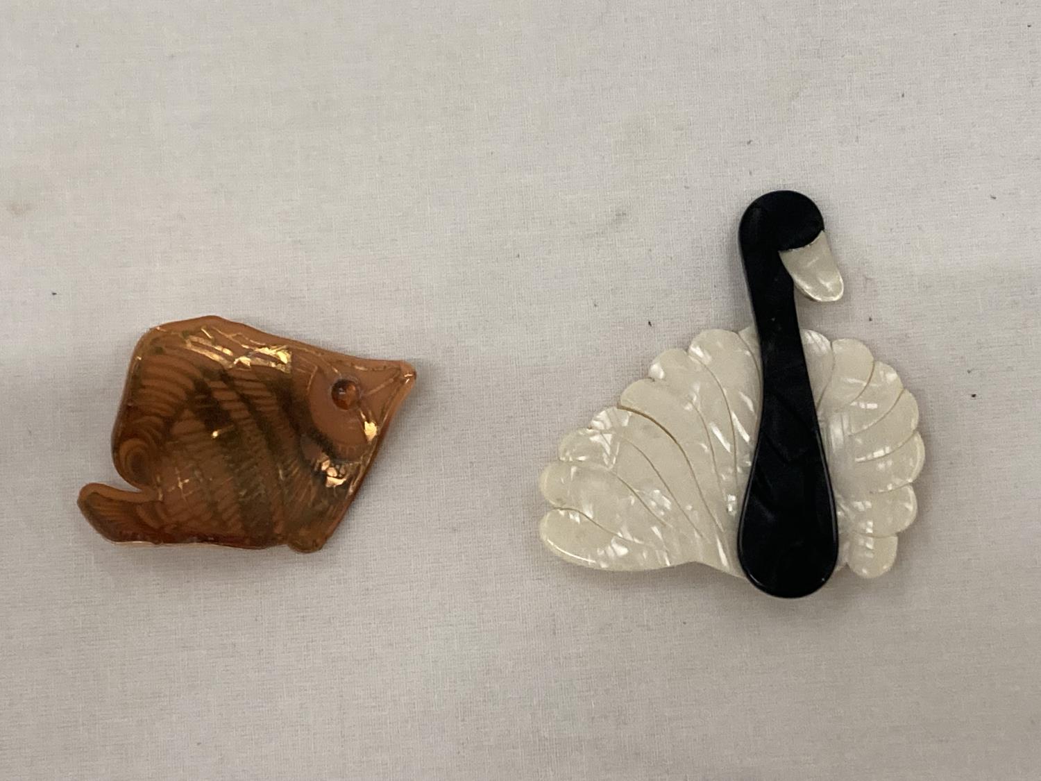 TWO LEA STEIN BROOCHES TO INCLUDE A SWAN AND A FISH