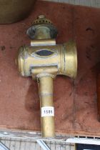 A VINTAGE BRASS DECORATIVE COACH LAMP