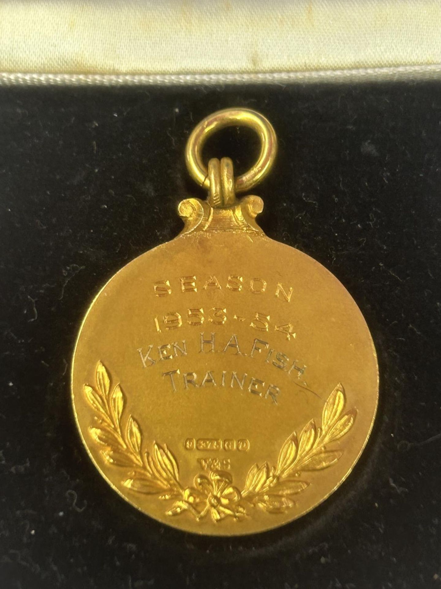 A HALLMARKED 9 CARAT GOLD FOOTBALL LEAGUE DIVISION 3 NORTHERN SECTION LEAGUE WINNERS MEDAL 1953-1954 - Image 3 of 5