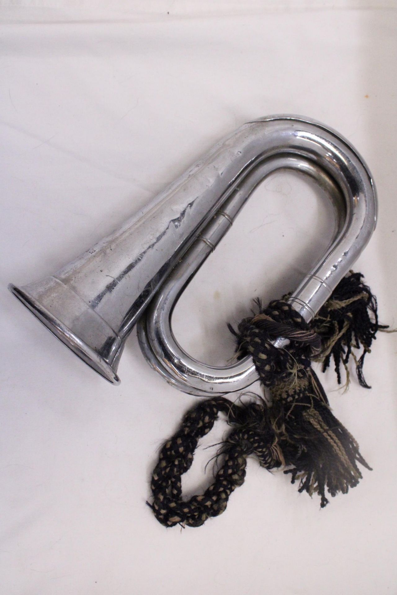 A VINTAGE REGIMENTAL BUGLE BY MATTHEWS AND CO LONDON - Image 3 of 5