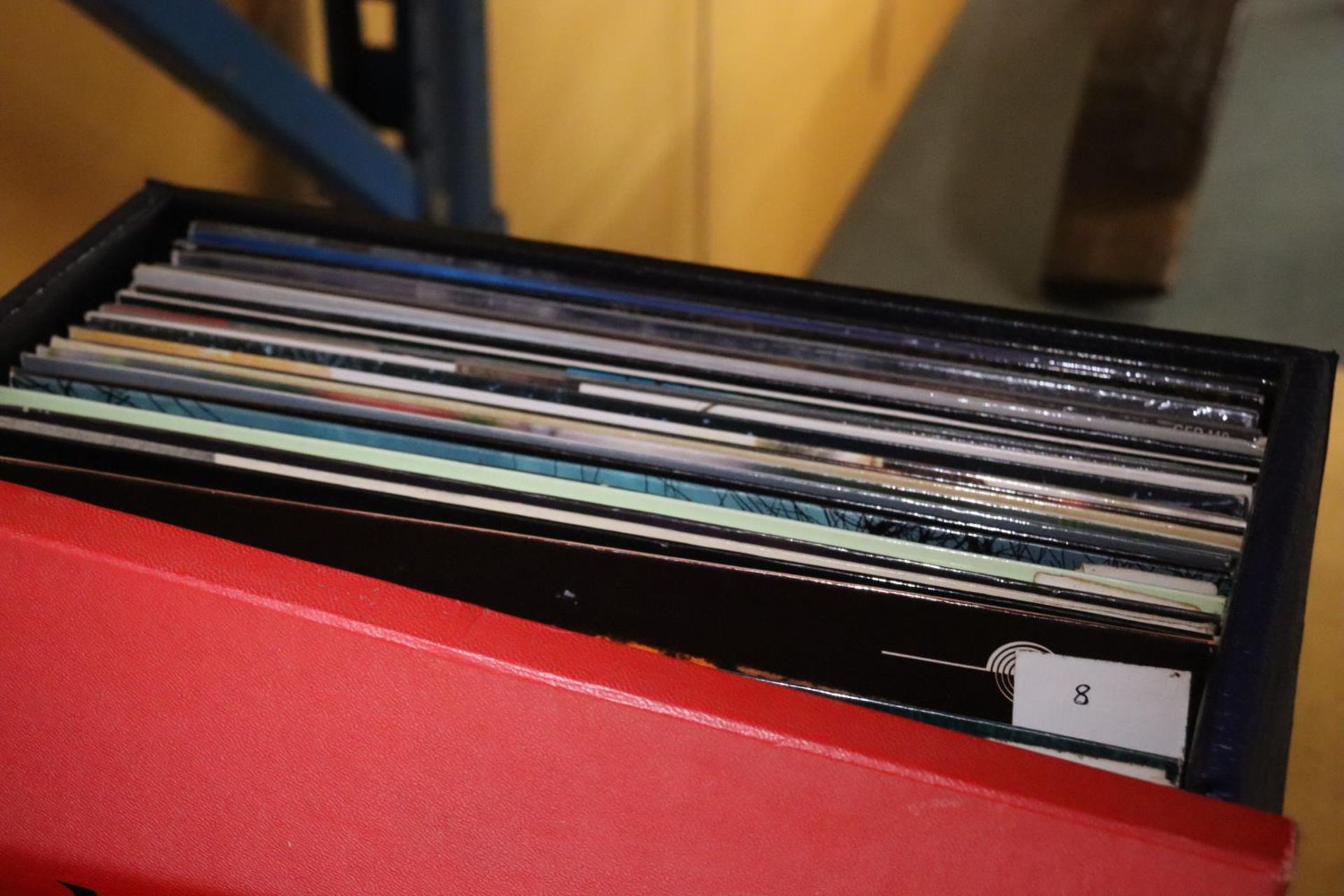 A COLLECTION OF CLASICAL LP VINYL RECORDS IN A CASE - Bild 2 aus 5