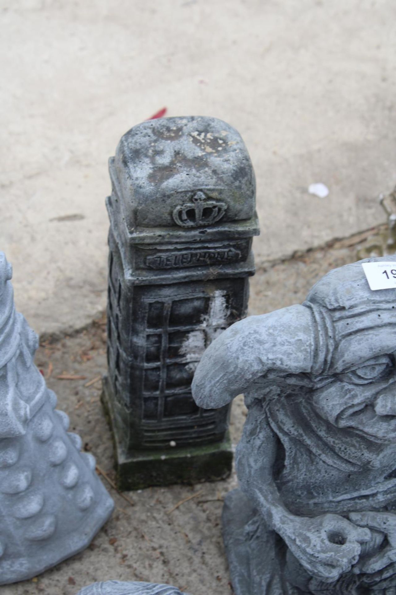 FIVE CONCRETE GARDEN FIGURES TO INCLUDE DOBBIE AND A DARLICK ETC - Image 3 of 3