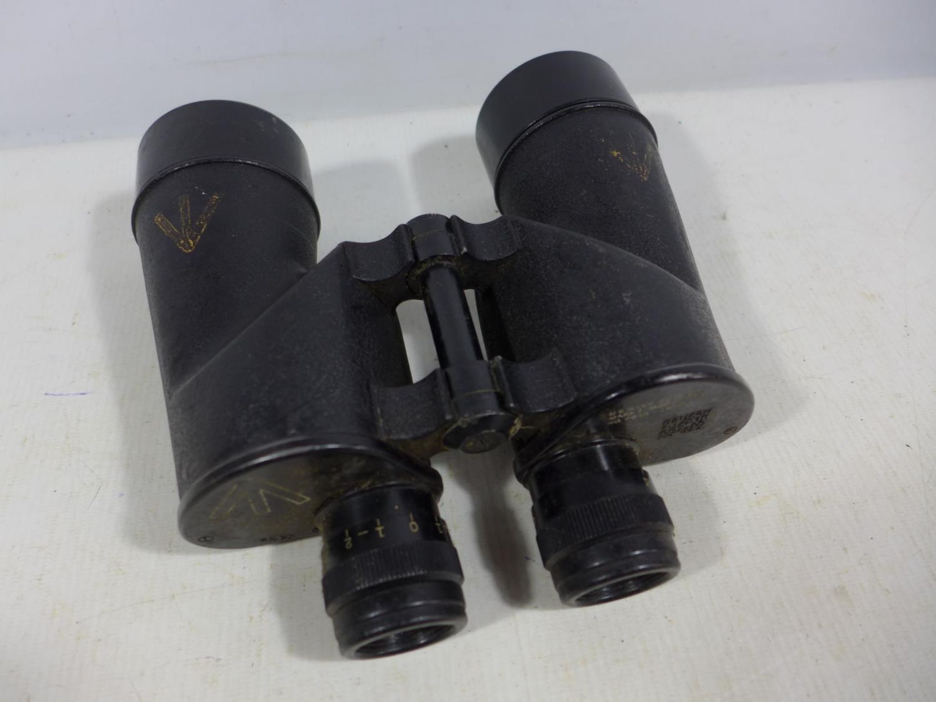 A PAIR OF WORLD WAR II MILITARY ISSUE US NAVY BU SHIPS MARK I MOD'2 NO 8917 BINOCULARS DATED 1940 - Image 6 of 6