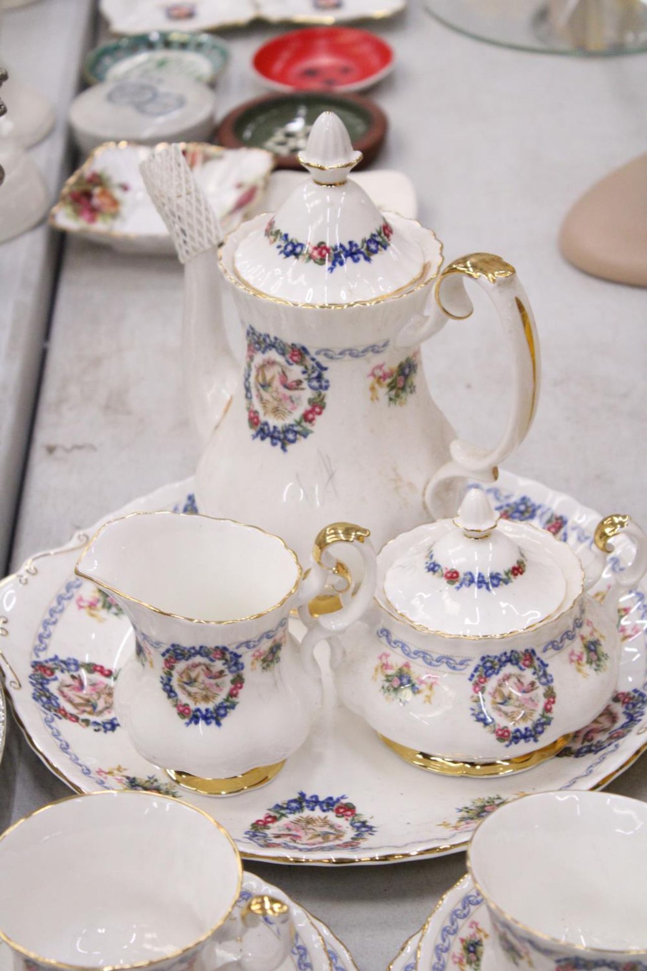 A 'DUCHESS ANNA TEA SERVICE, THE DUKE OF BEDFORD, WOBURN ABBEY', PRIVATE COLLECTION, COFFEE SET TO - Bild 2 aus 5