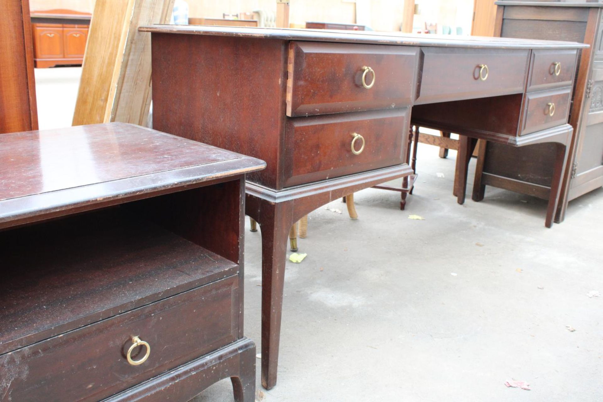 A STAG MINSTREL DRESSING TABLE, 60" WIDE AND BEDSIDE CHEST - Image 2 of 4