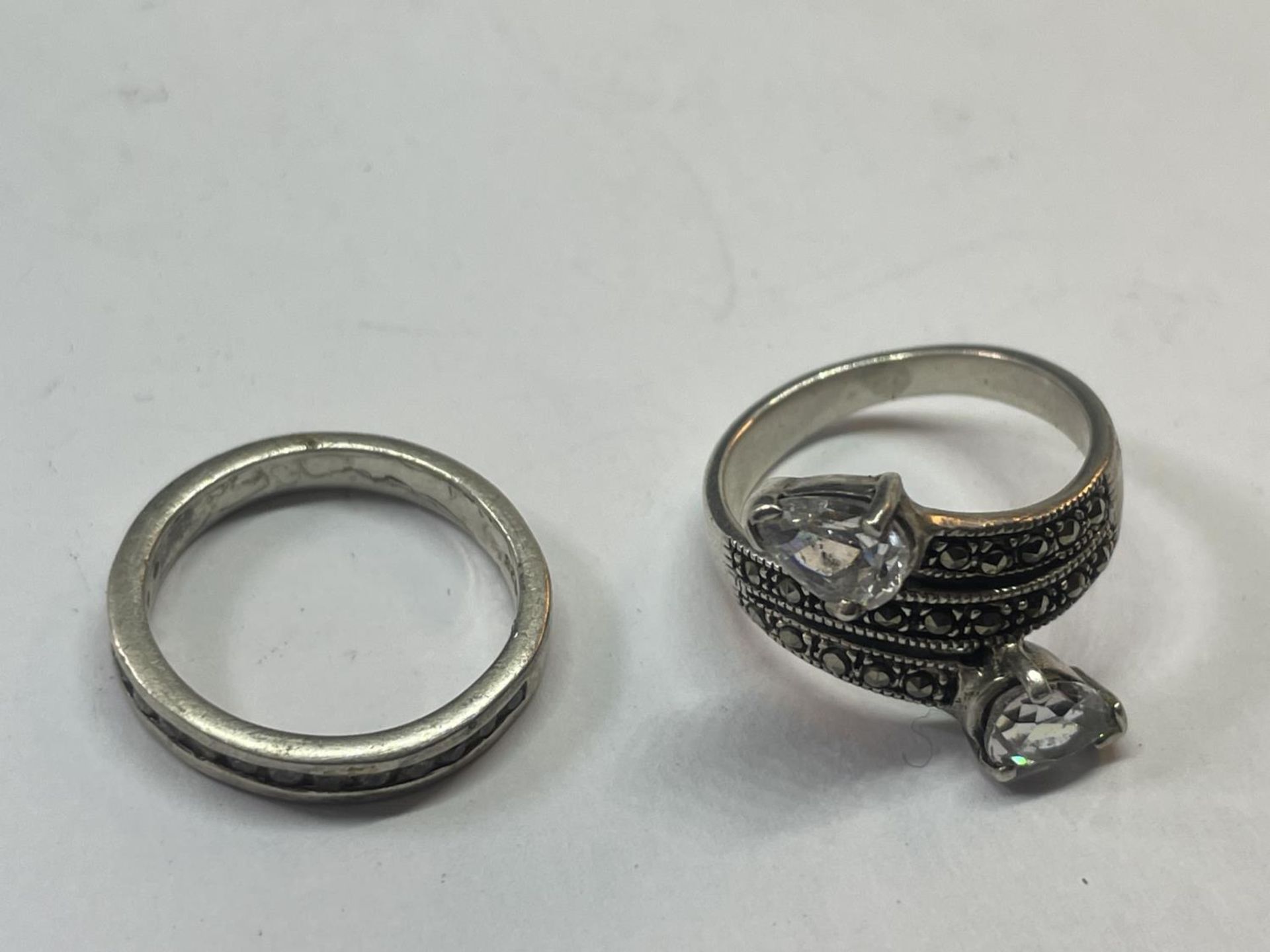 FIVE SILVER RINGS - Image 3 of 3