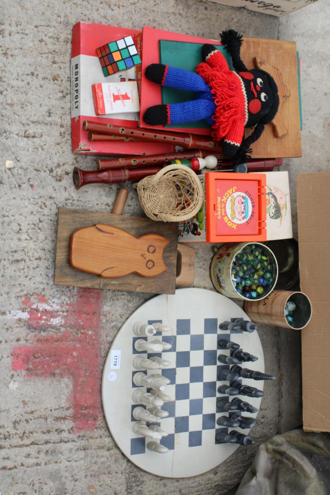 AN ASSORTMENT OF ITEMS TO INCLUDE A MARBLE CHESS SET, VINTAGE MARBLES AND A RETRO FISHER PRICE