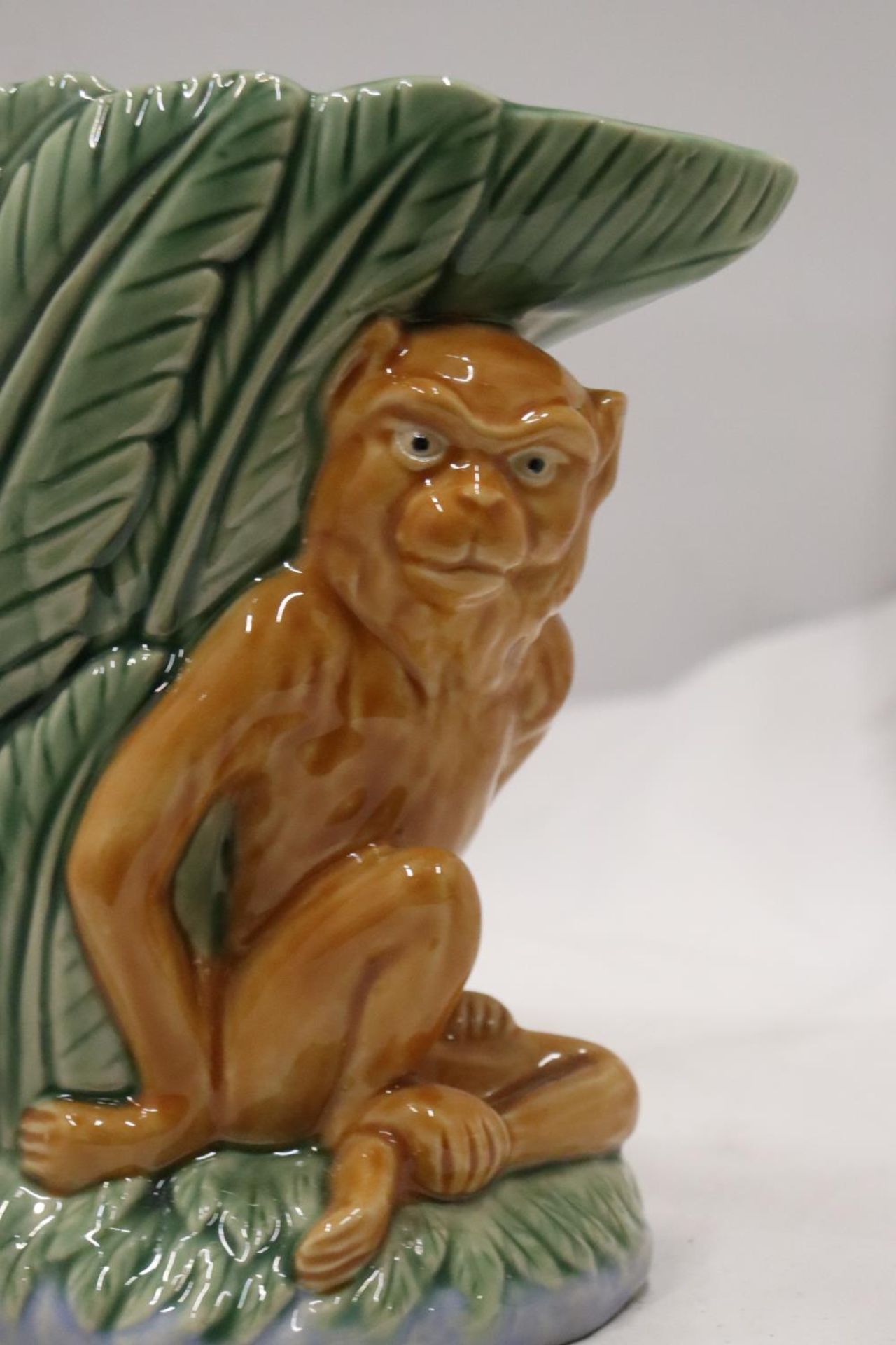 A MAJOLICA STYLE MONKEY VASE - Image 6 of 6