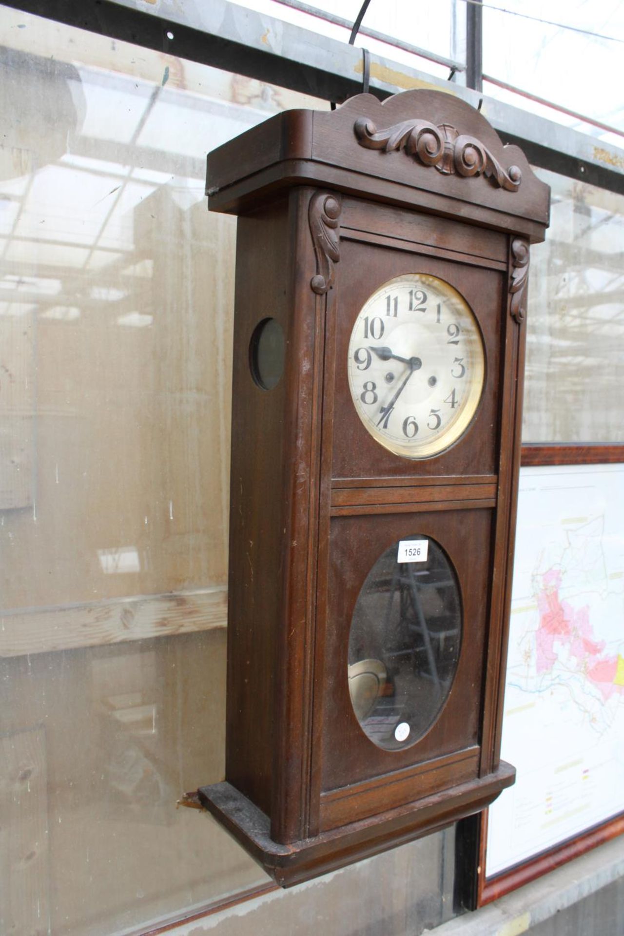 A VINTAGE OAK CASED CHIMING WALL CLOCK WITH WINDING KEY