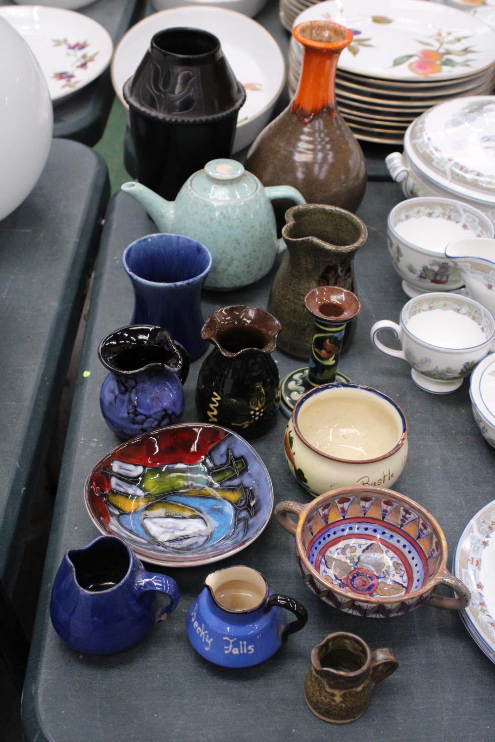 A QUANTITY OF STUDIO POTTERY TO INCLUDE A TEAPOT, CANDLE HOLDER, BOWLS ETC - SOME WITH MARKS TO