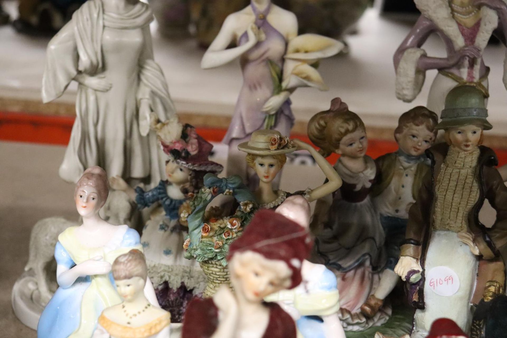 A LARGE COLLECTION OF APPROX 19 LADY FIGURINES - Image 6 of 6